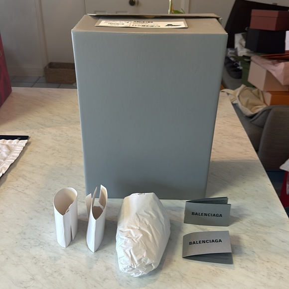 🌟✨Luxury Designer Bags and Boxes for Sale!✨🌟BALENCIAGA SHOE BOXXX FOR SALE 🩶 - Picture 8 of 16